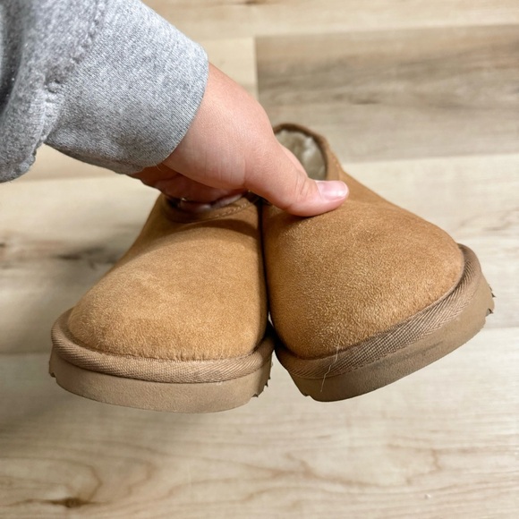 {UGG} Classic Micro Mini Boot - Picture 5 of 8